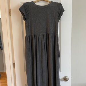 NEW! Sz S Gray Tee Shirt Material Short Sleeved Midi Dress